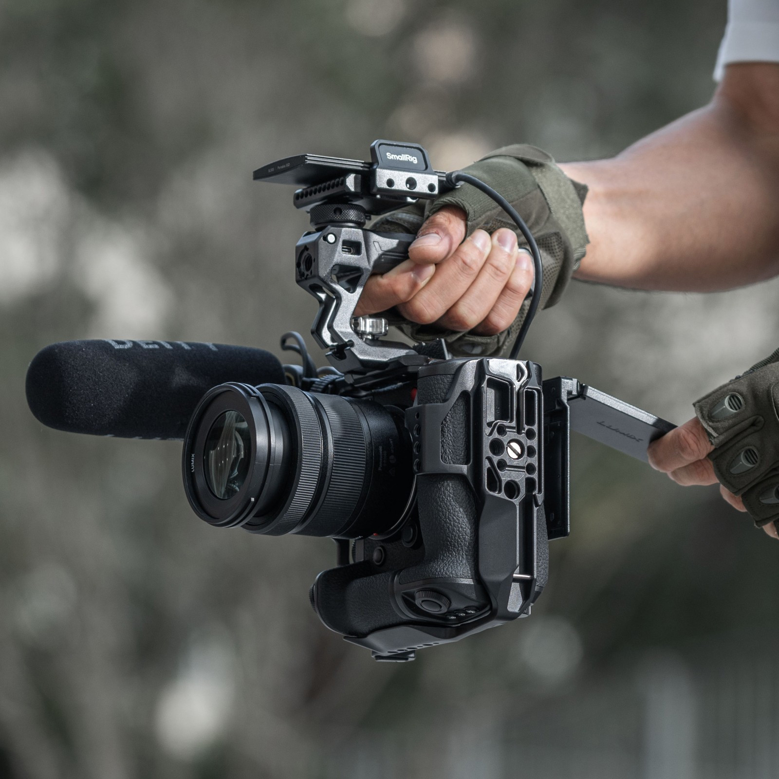 SmallRig Cage for Panasonic LUMIX S1R II / S5 II / S5 IIX / G9 II with DMW-BG1 / DMW-BG2 Battery Grip 5147
