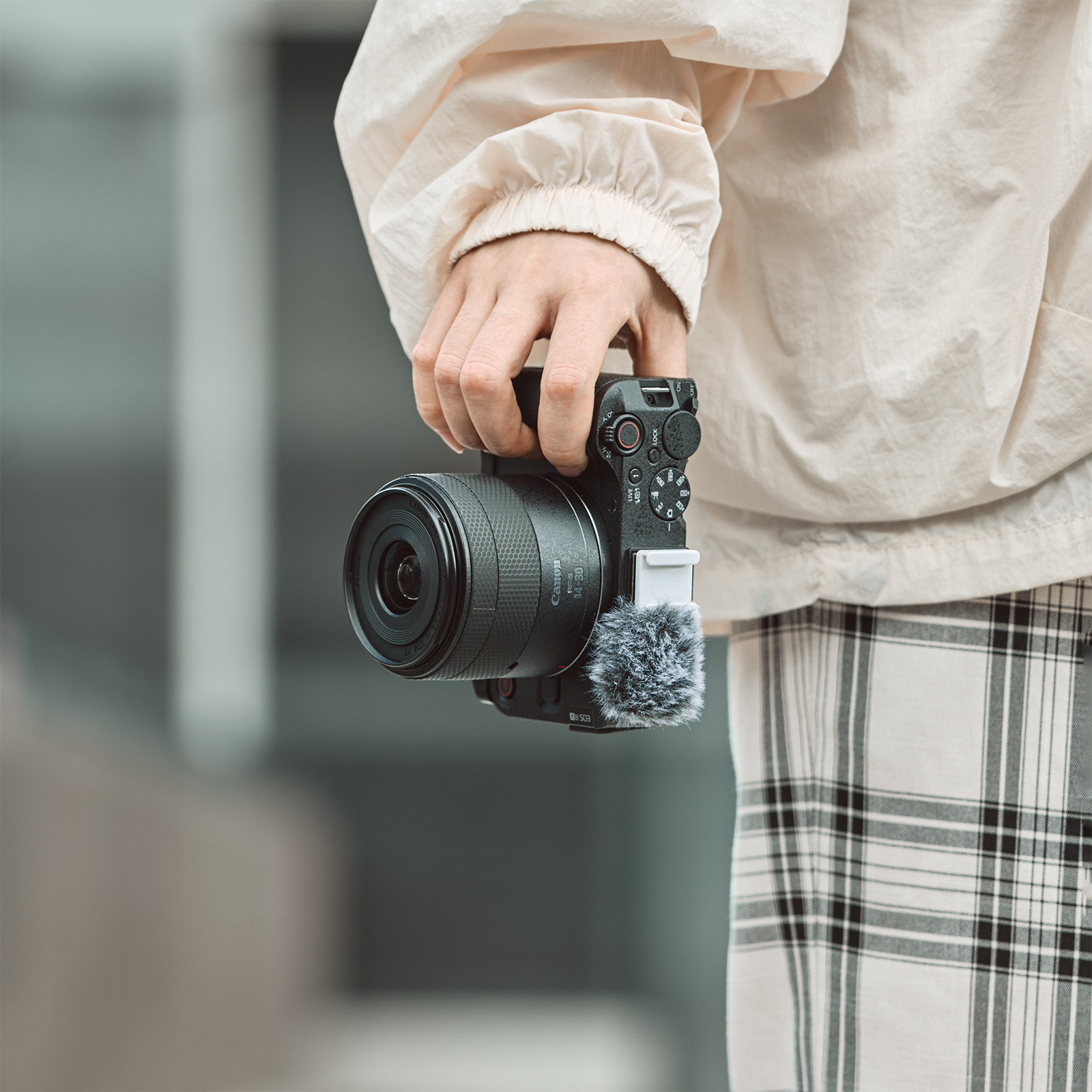 SmallRig L-Shaped Mount Plate with Handle for Canon EOS R50 V (Black) 5429
